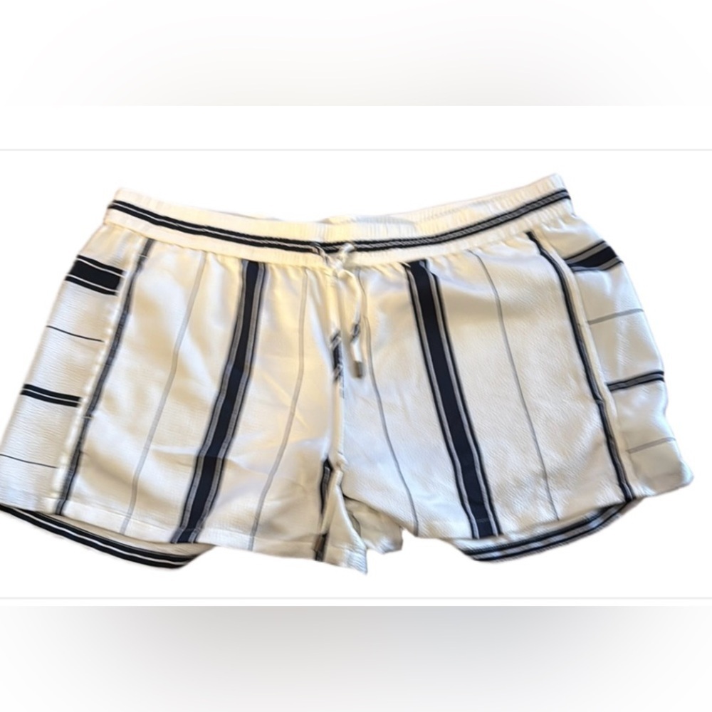 EUC Lou and Grey Striped Women's Shorts
Size Medium